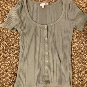 Sage green crop top with short sleeves